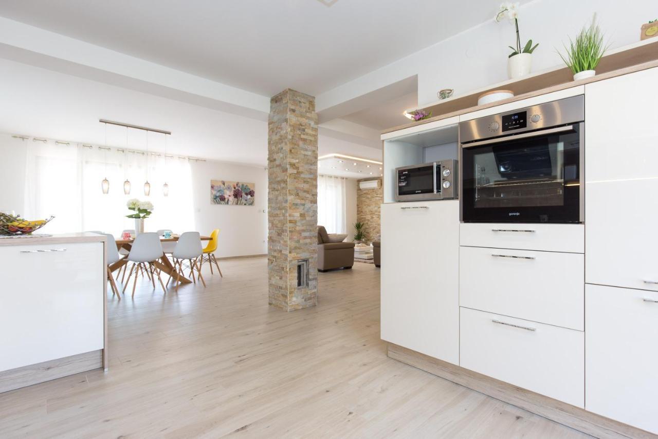 Villa Sara - Perfect Family Holiday Brzac Экстерьер фото