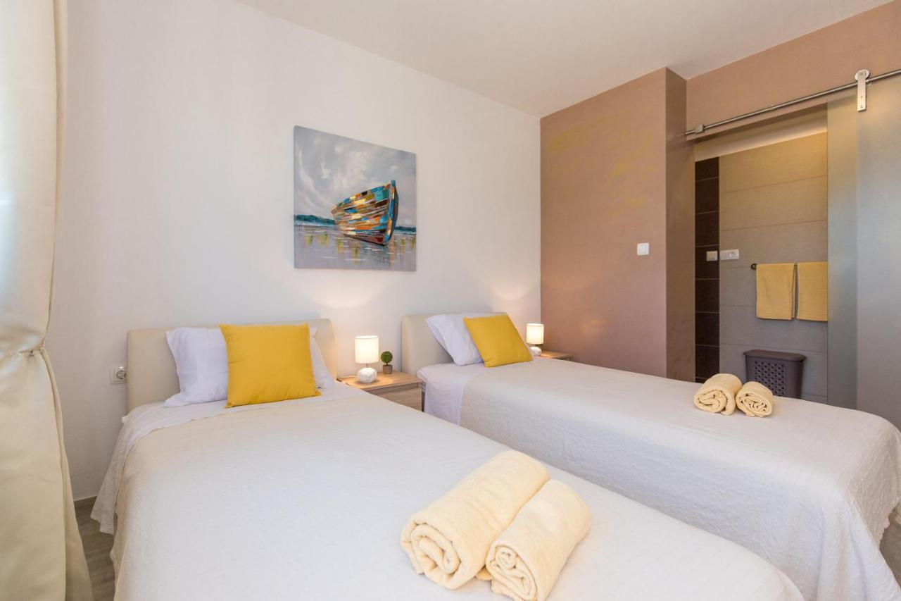 Villa Sara - Perfect Family Holiday Brzac Экстерьер фото