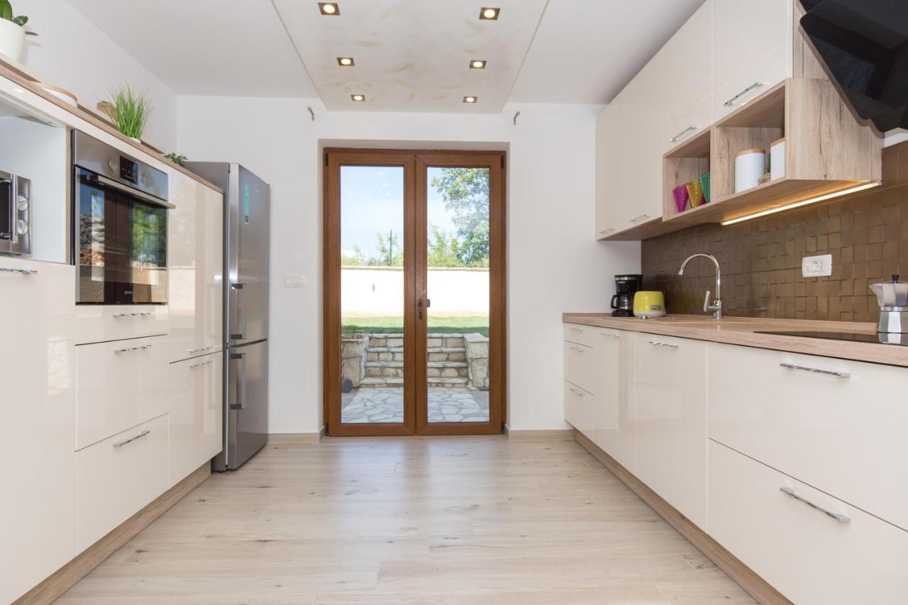 Villa Sara - Perfect Family Holiday Brzac Экстерьер фото
